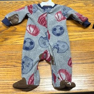 ❤️5/$25❤️2/$15❤️ CARTER’S | grey fleece sports footed pajamas/pjs